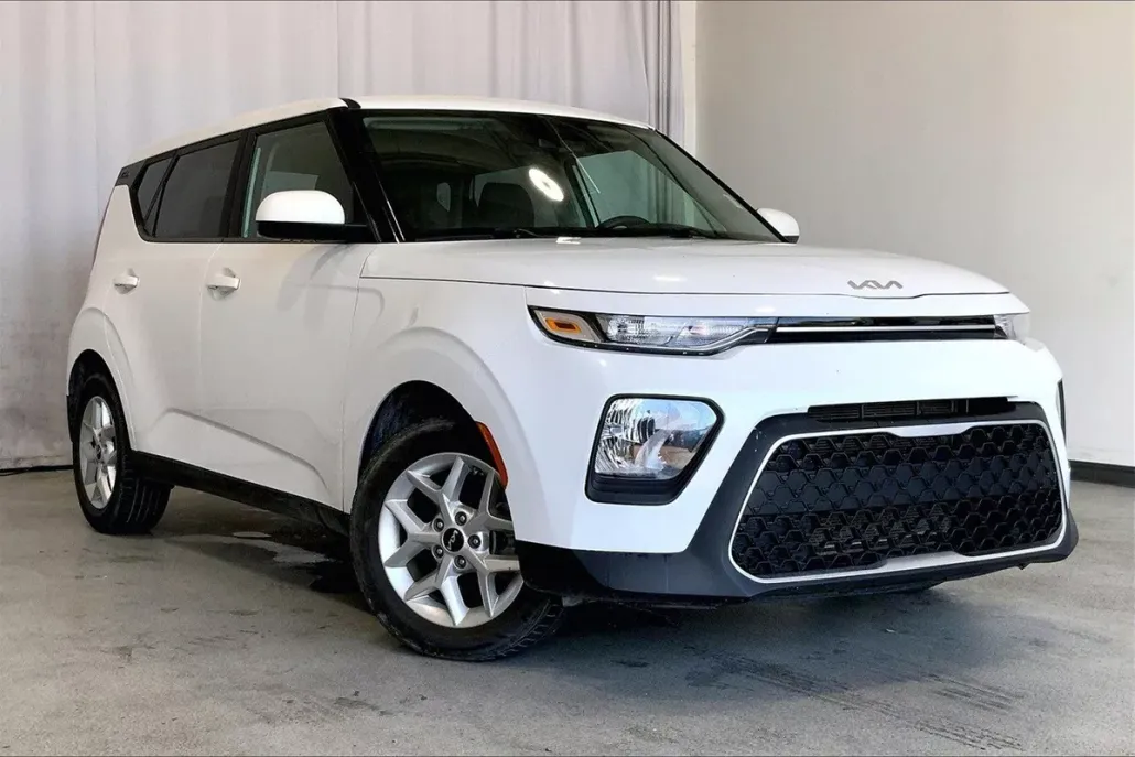 2022 Kia Soul LX photo 1