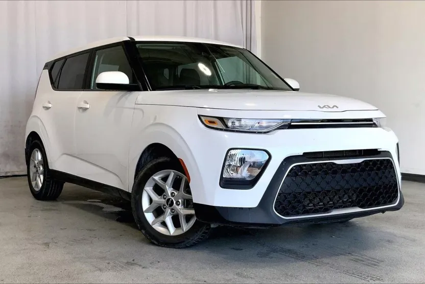 2022 Kia Soul LX photo 1