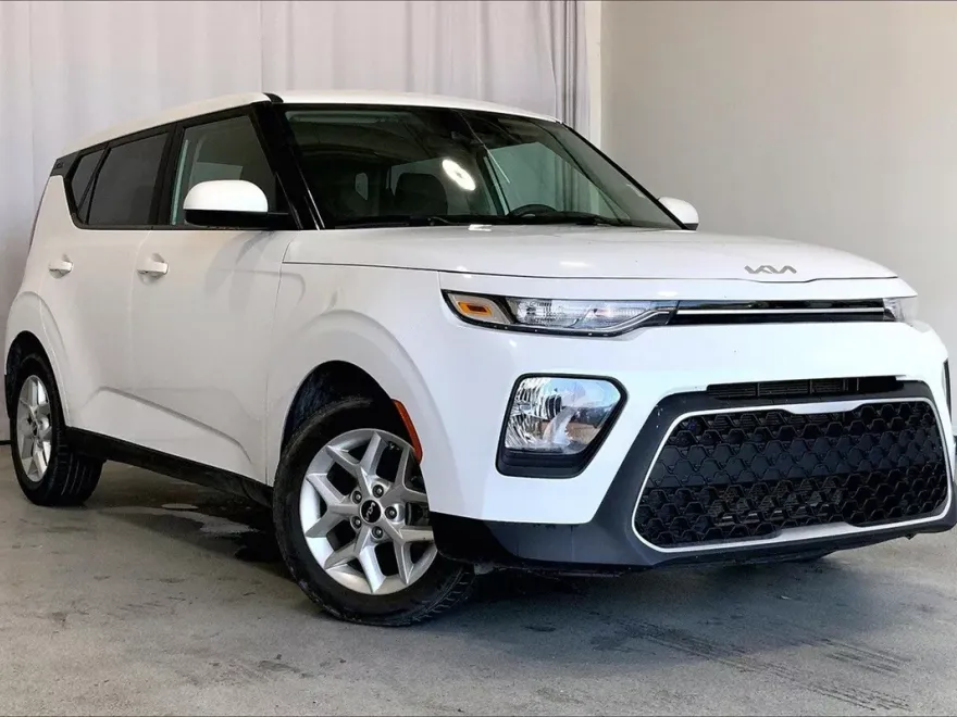 2022 Kia Soul LX photo 1