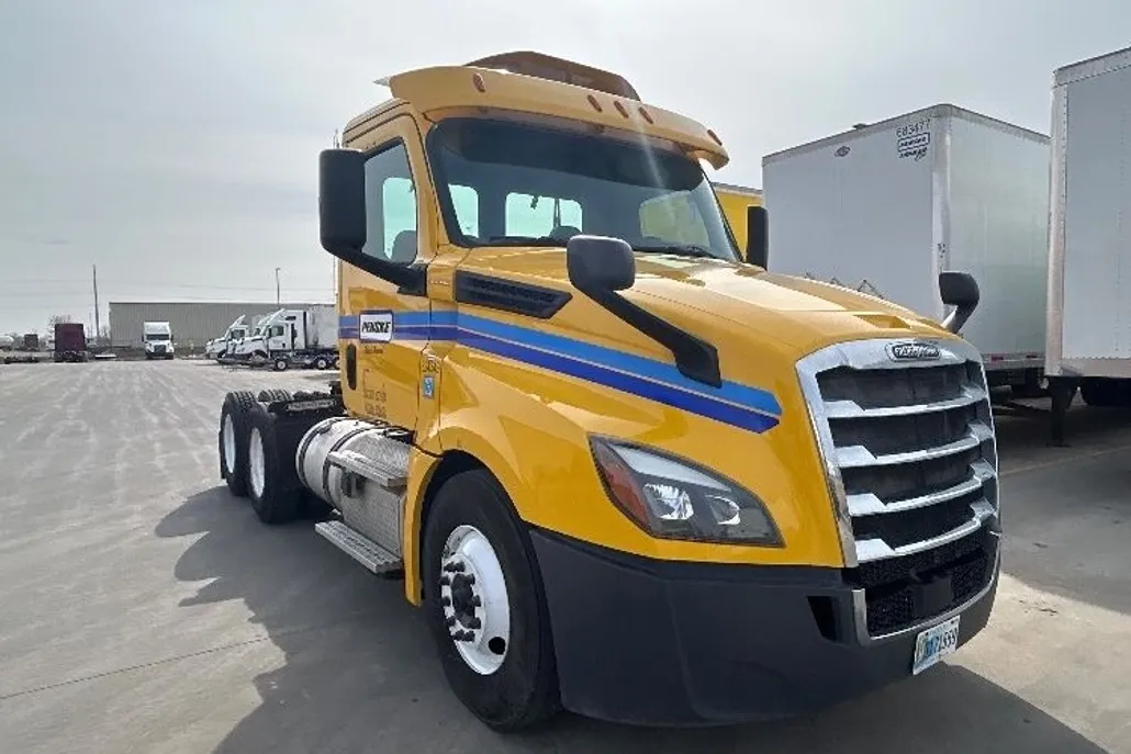 2019 Freightliner Cascadia 126" Day cab photo 1