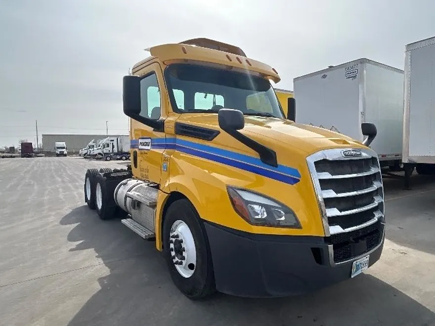 2019 Freightliner Cascadia 126" Day cab photo 1
