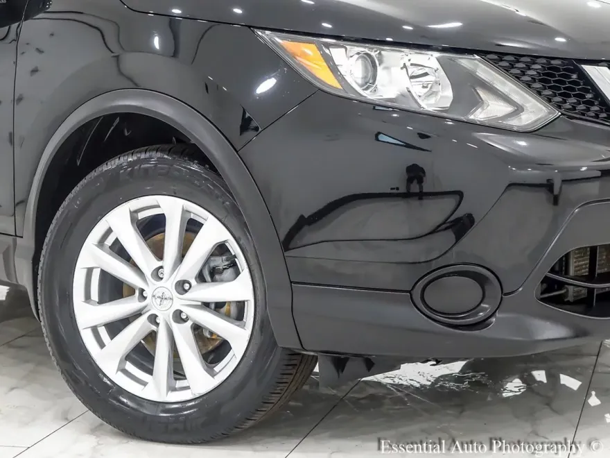 2017 Nissan Rogue Sport S photo 1