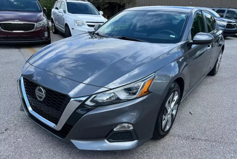 2019 Nissan Altima S photo 1