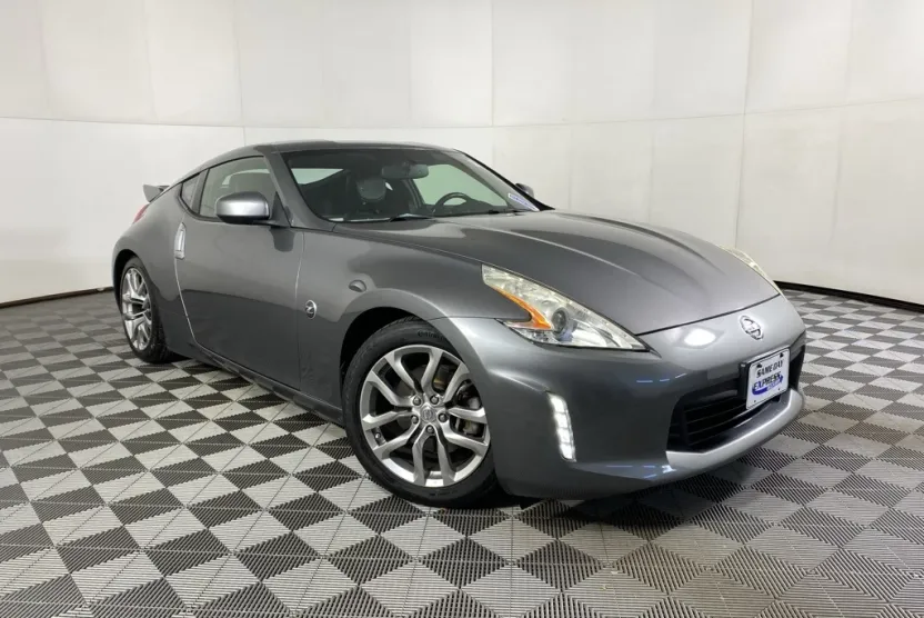 2013 Nissan 370Z Touring photo 1