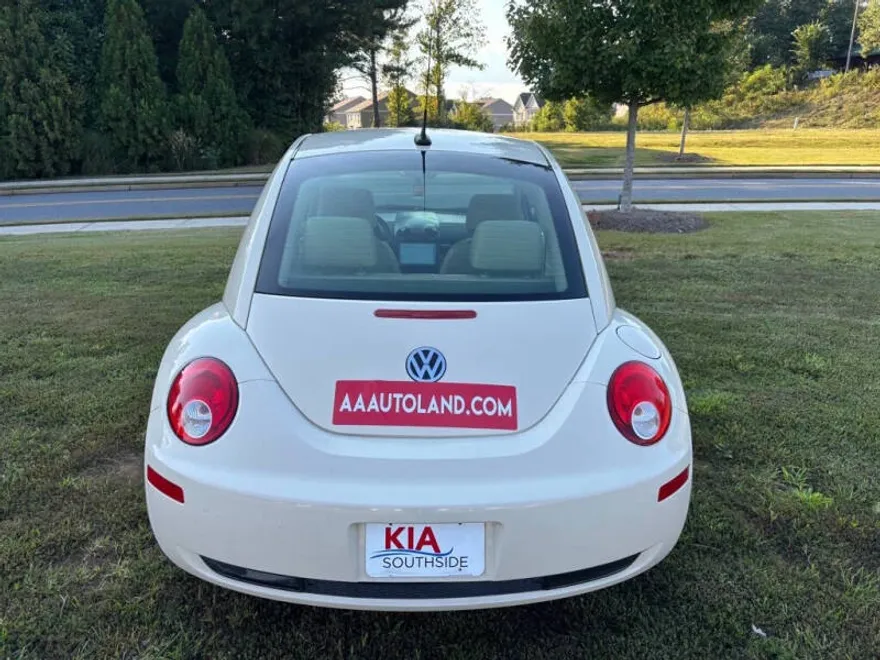 2009 Volkswagen Beetle Base photo 1