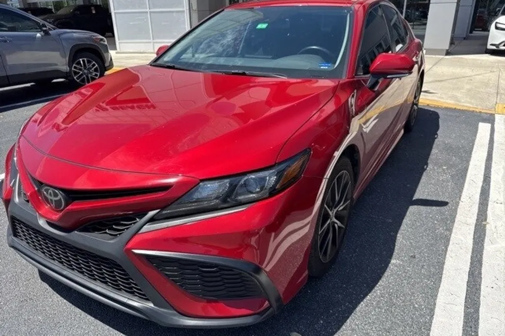 2024 Toyota Camry SE photo 1
