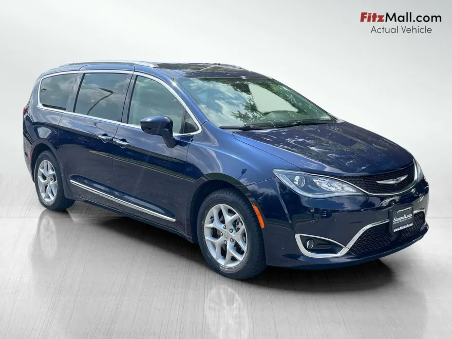 2017 Chrysler Pacifica Touring Plus photo 1