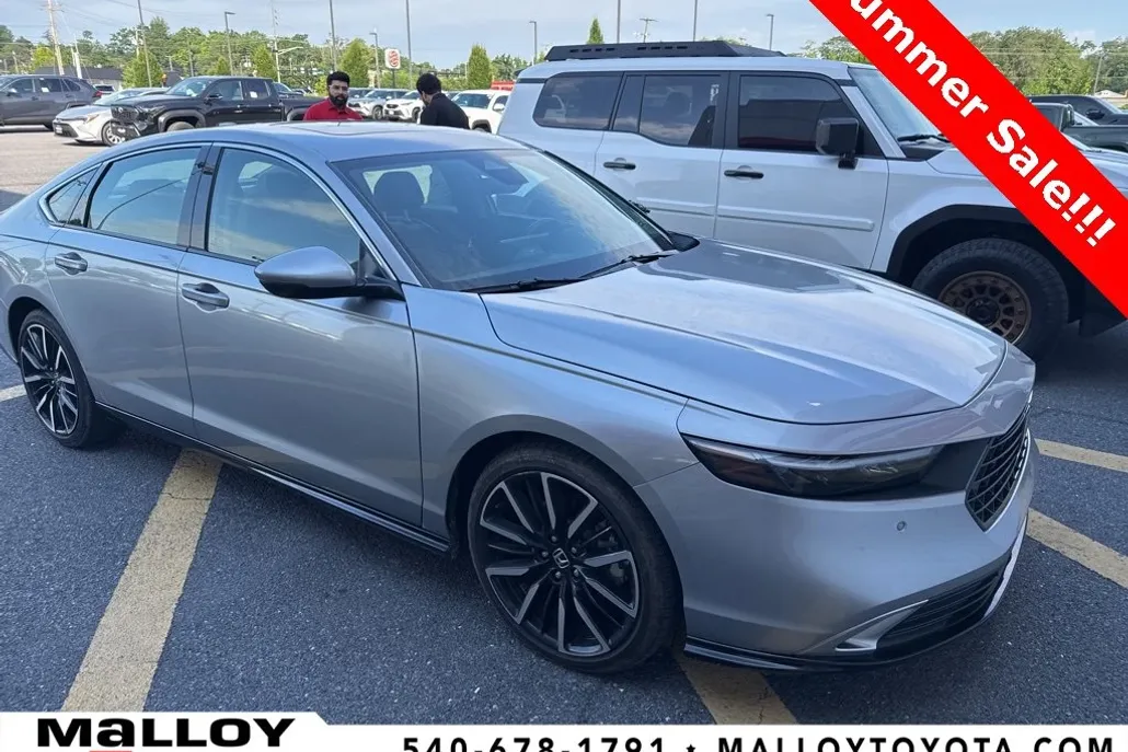 2024 Honda Accord Hybrid Touring photo 1