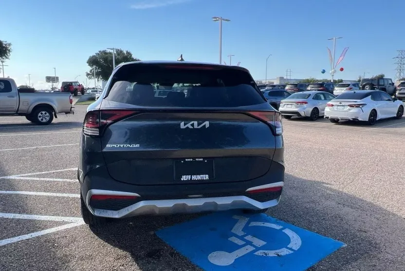 2023 Kia Sportage EX photo 1