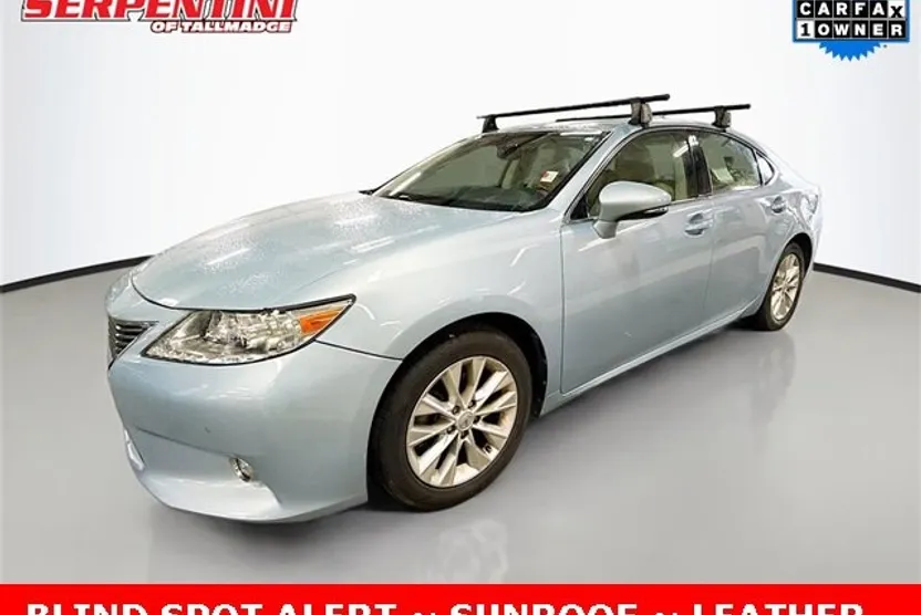 2014 Lexus ES 300h photo 1