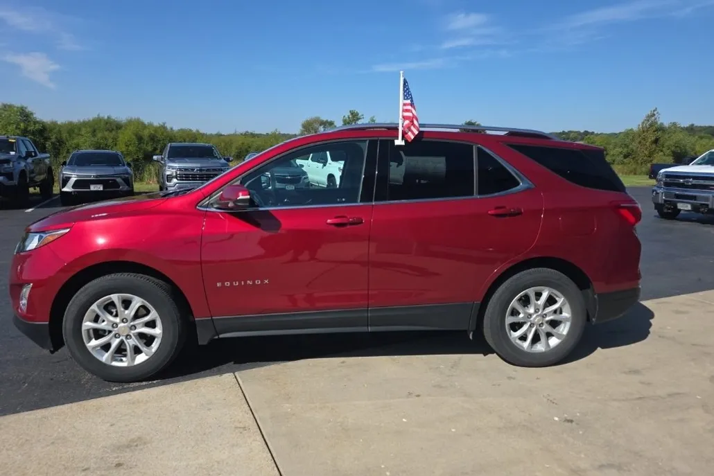 2019 Chevrolet Equinox LT photo 1