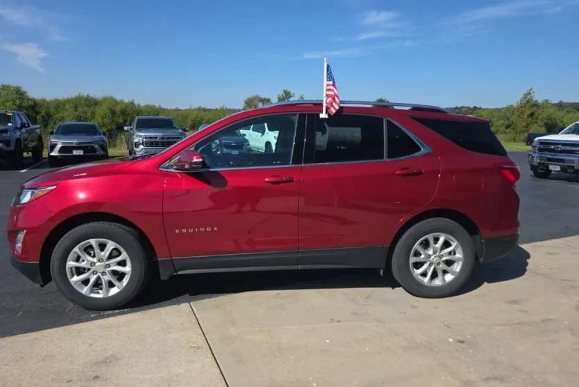 2019 Chevrolet Equinox LT photo 1