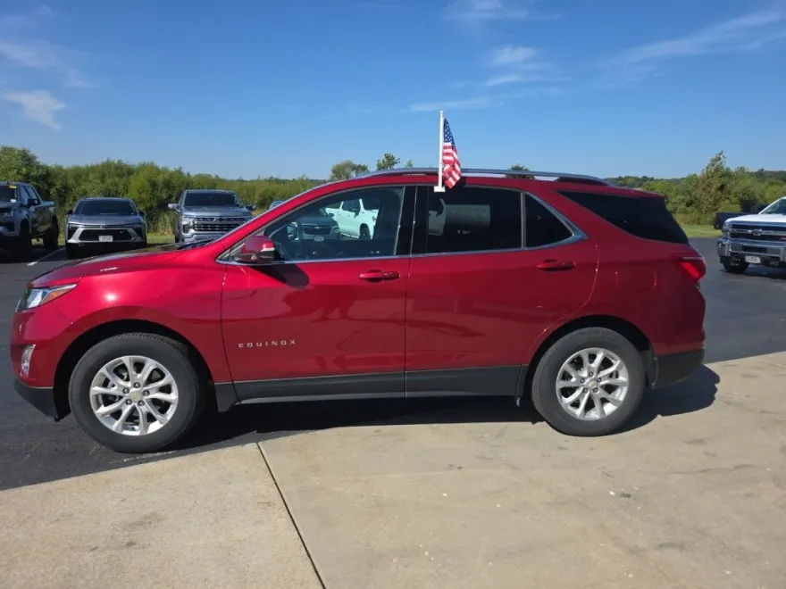 2019 Chevrolet Equinox LT photo 1