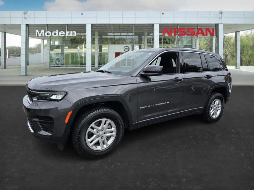 2023 Jeep Grand Cherokee Laredo photo 1