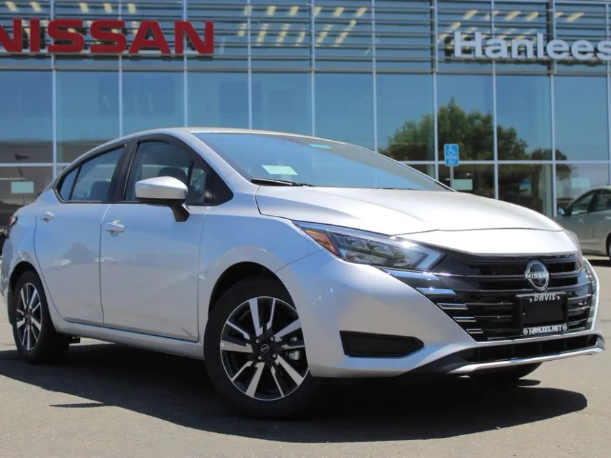 2025 Nissan Versa 1.6 SV photo 1
