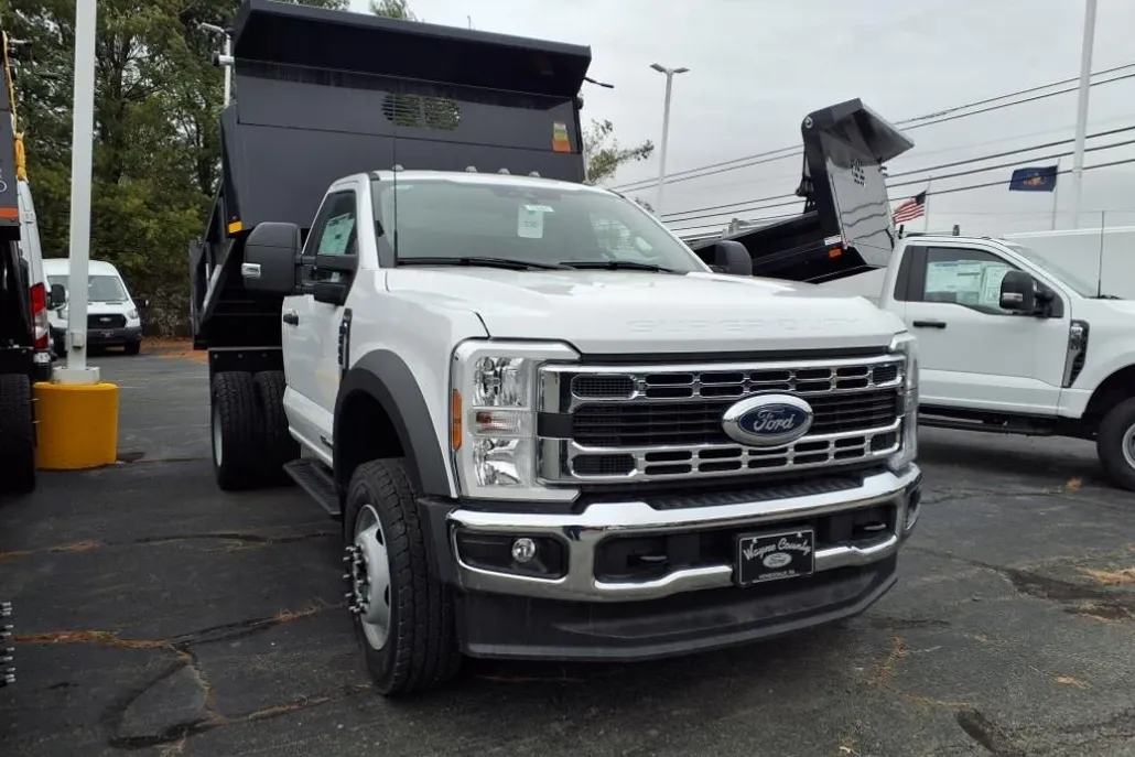 2024 Ford F-600 photo 1