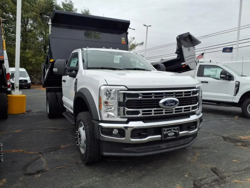 2024 Ford F-600 photo 1