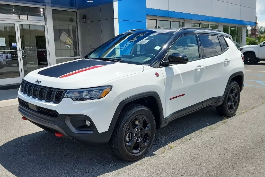 2023 Jeep Compass Trailhawk photo 1