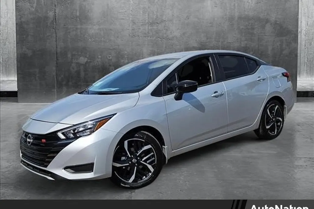 2025 Nissan Versa SR photo 1