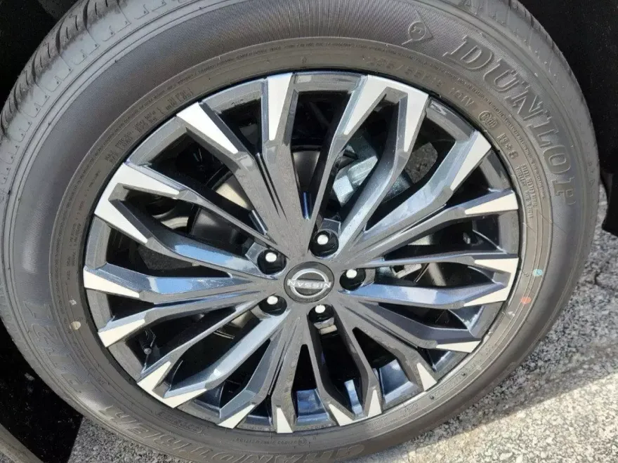 2026 Nissan Rogue Platinum photo 1