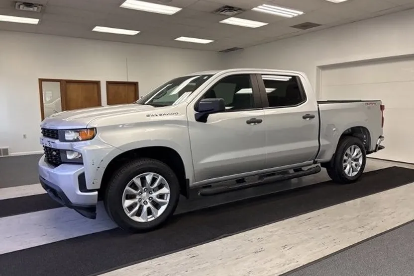 2019 Chevrolet Silverado 1500 Custom photo 1