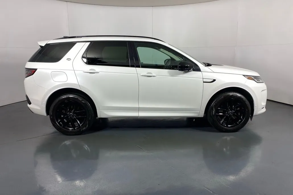 2024 Land Rover Discovery Sport S photo 1