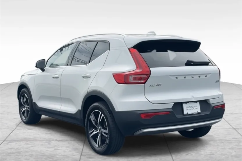2023 Volvo XC40 Plus photo 1