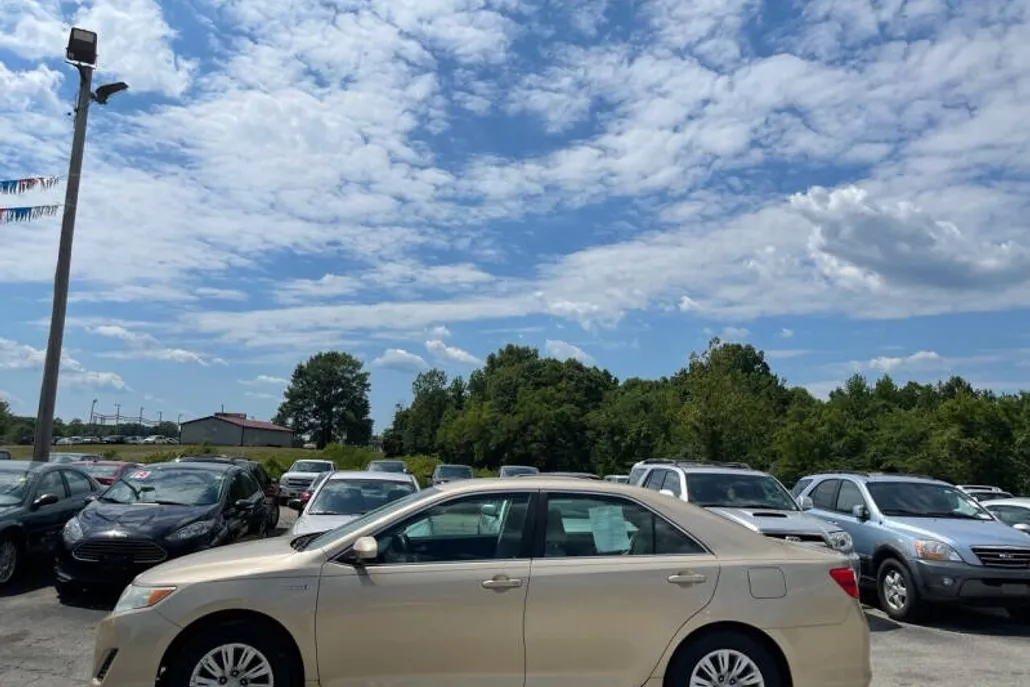 2012 Toyota Camry Hybrid LE photo 1