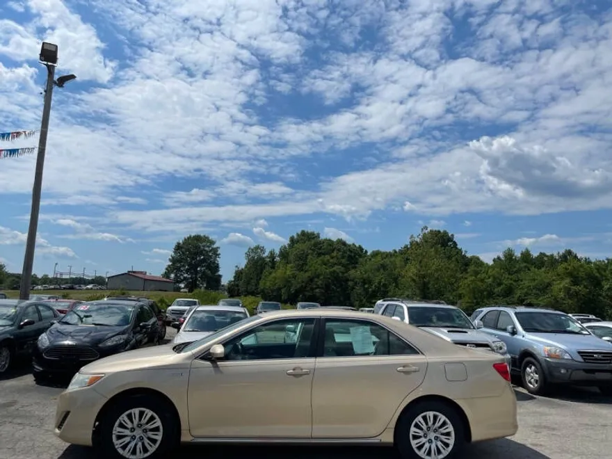 2012 Toyota Camry Hybrid LE photo 1