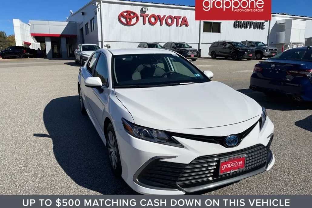 2022 Toyota Camry Hybrid LE photo 1