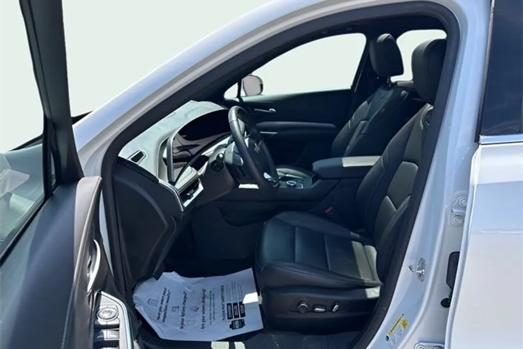 2024 Cadillac XT4 Premium Luxury photo 1