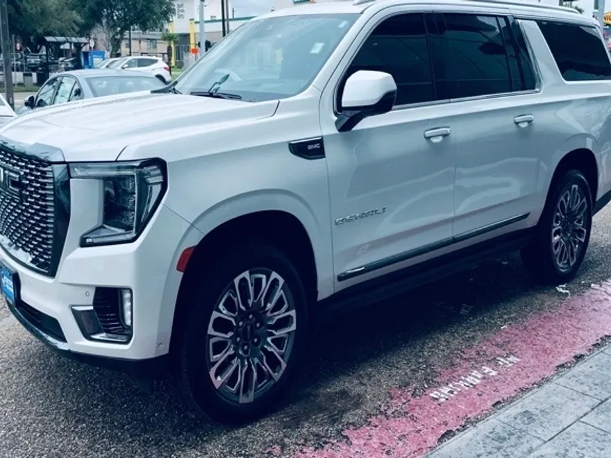 2024 Gmc Yukon XL Denali Ultimate photo 1