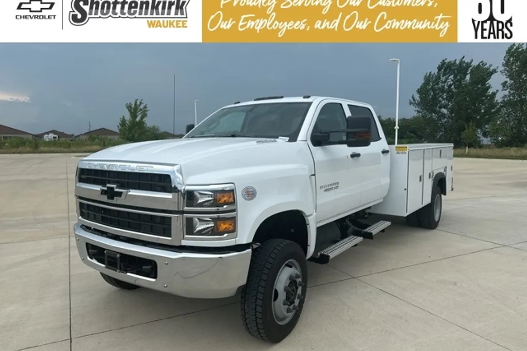 2024 Chevrolet Silverado 4500HD Work Truck photo 1
