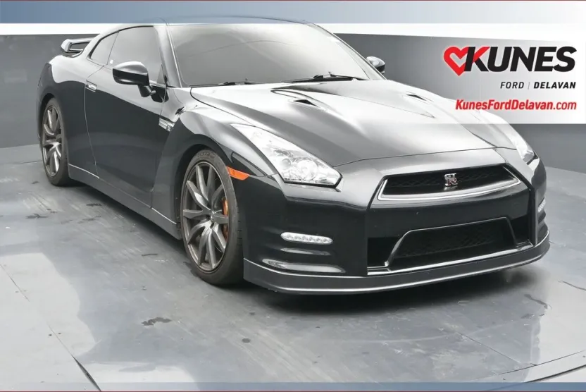 2014 Nissan GT-R Premium photo 1