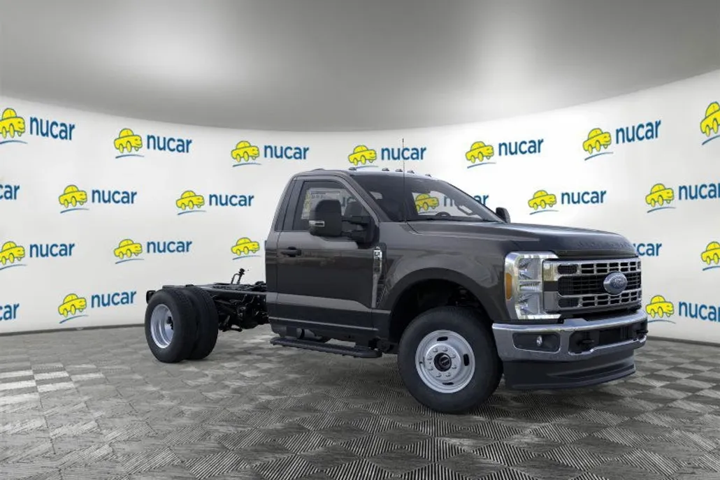 2025 Ford F-350 photo 1