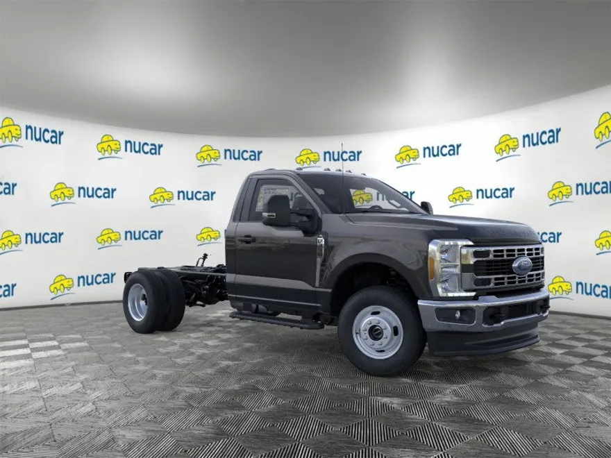 2025 Ford F-350 photo 1