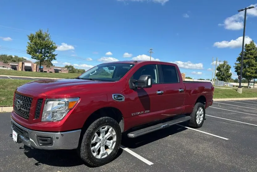 2019 Nissan Titan Crew Cab SV photo 1