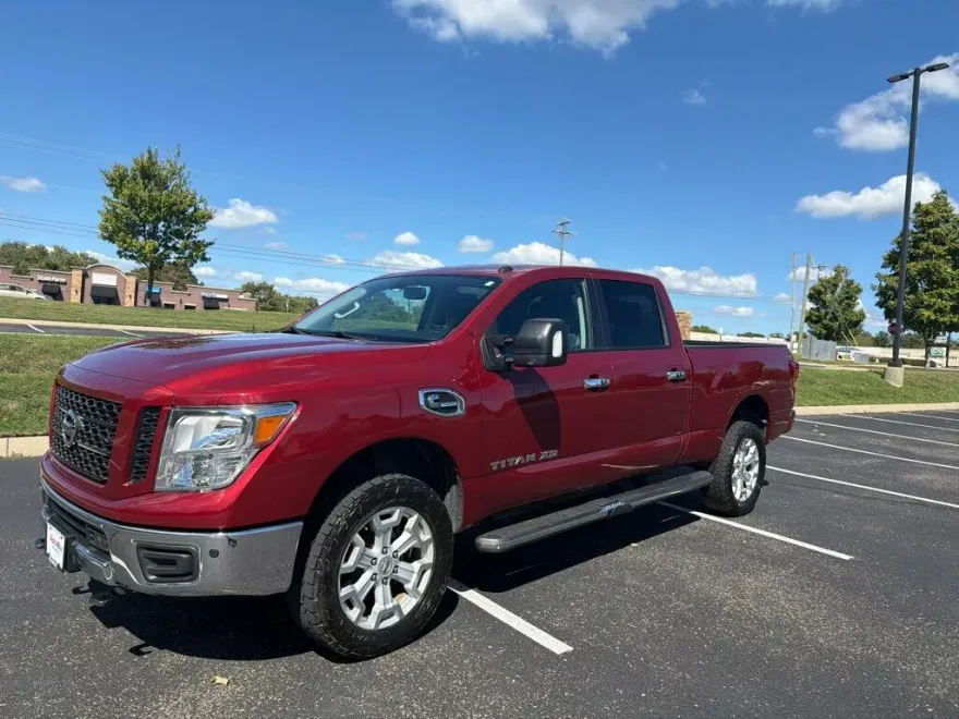 2019 Nissan Titan Crew Cab SV photo 1