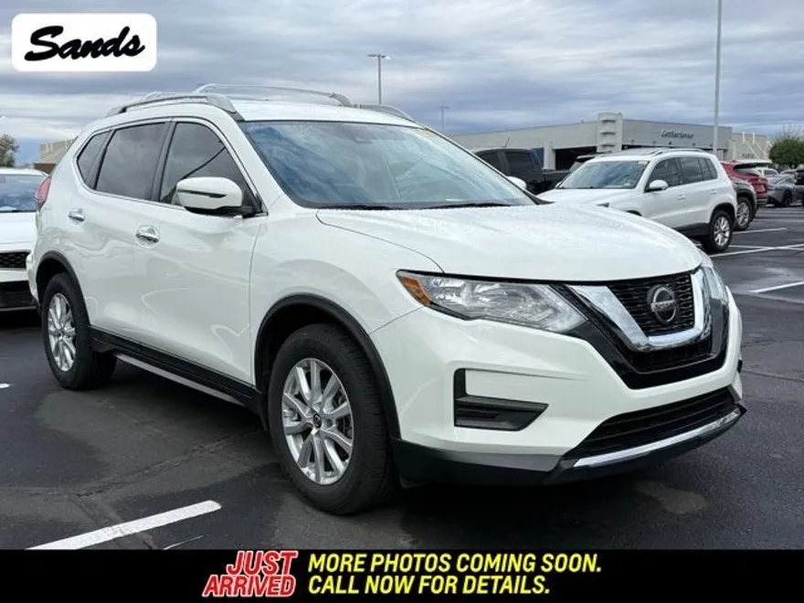 2020 Nissan Rogue SV photo 1