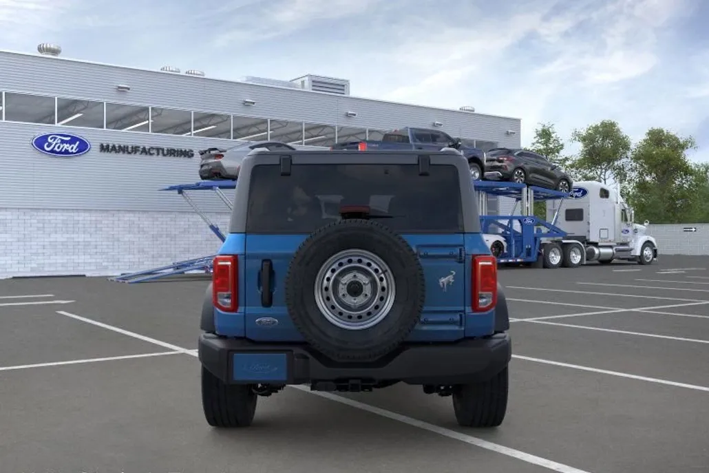 2025 Ford Bronco Base photo 1