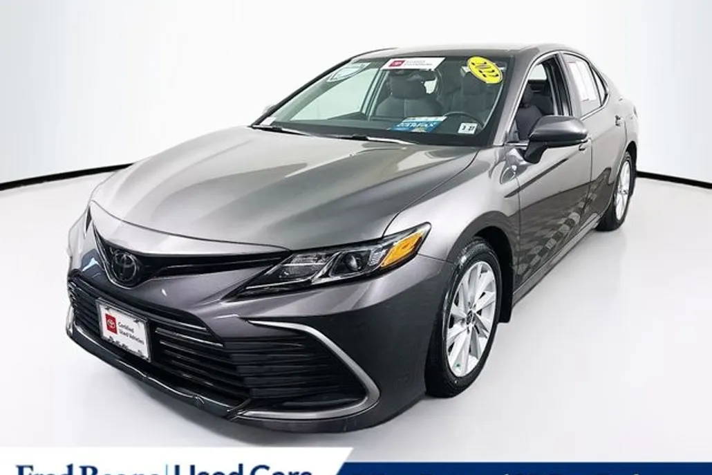 2022 Toyota Camry LE photo 1