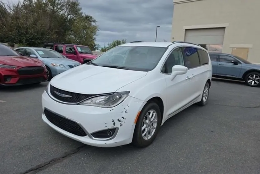 2020 Chrysler Pacifica Touring L photo 1