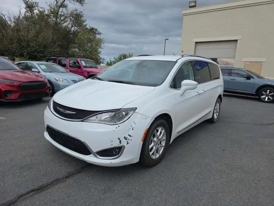 2020 Chrysler Pacifica Touring L photo 1