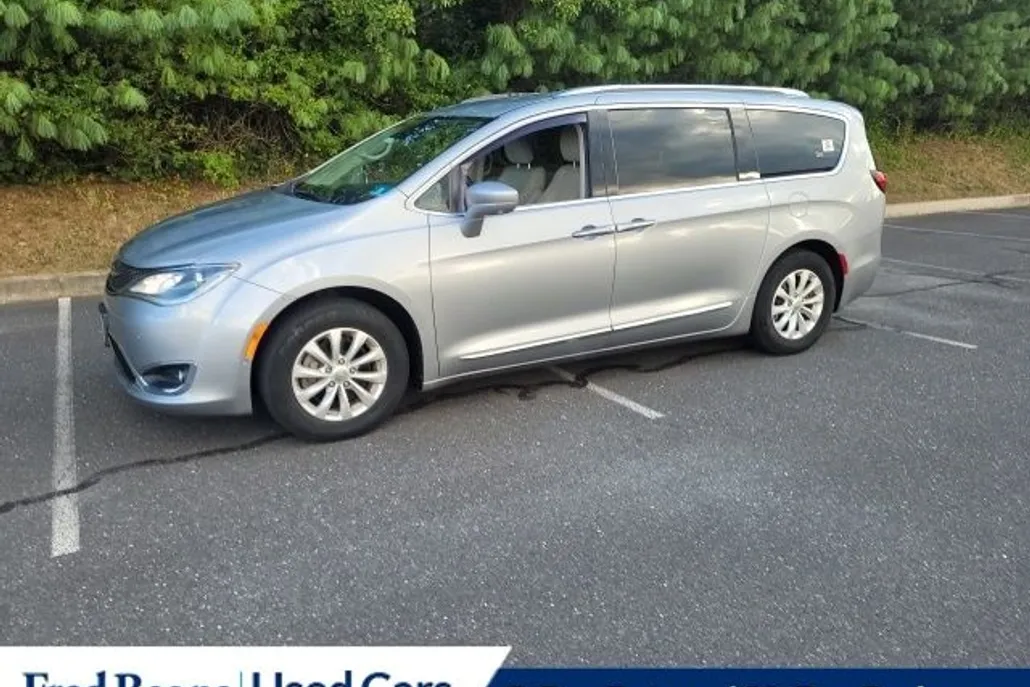 2018 Chrysler Pacifica Touring L photo 1