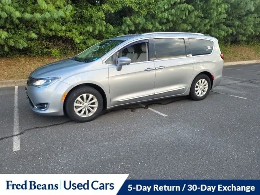 2018 Chrysler Pacifica Touring L photo 1