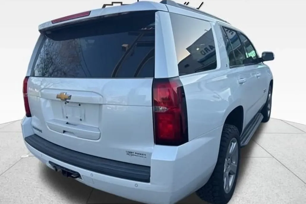2016 Chevrolet Tahoe LT photo 1
