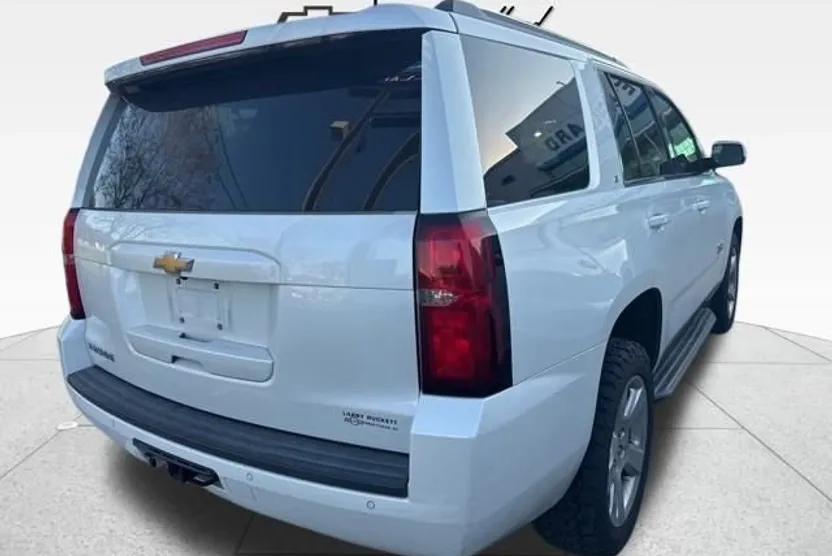2016 Chevrolet Tahoe LT photo 1