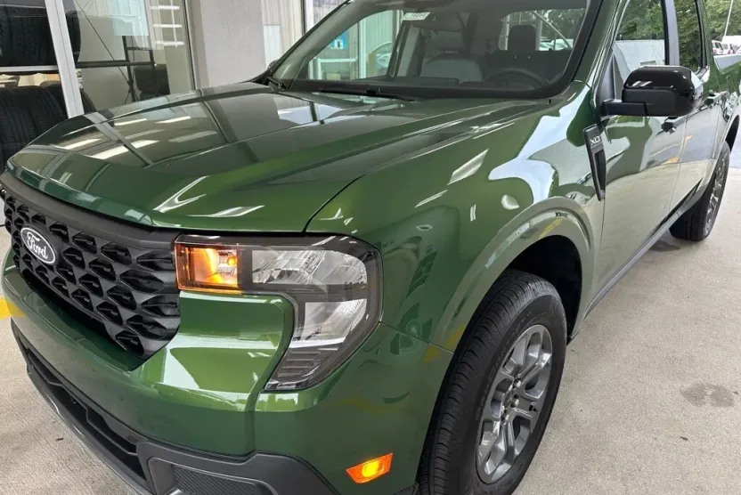 2025 Ford Maverick XLT photo 1