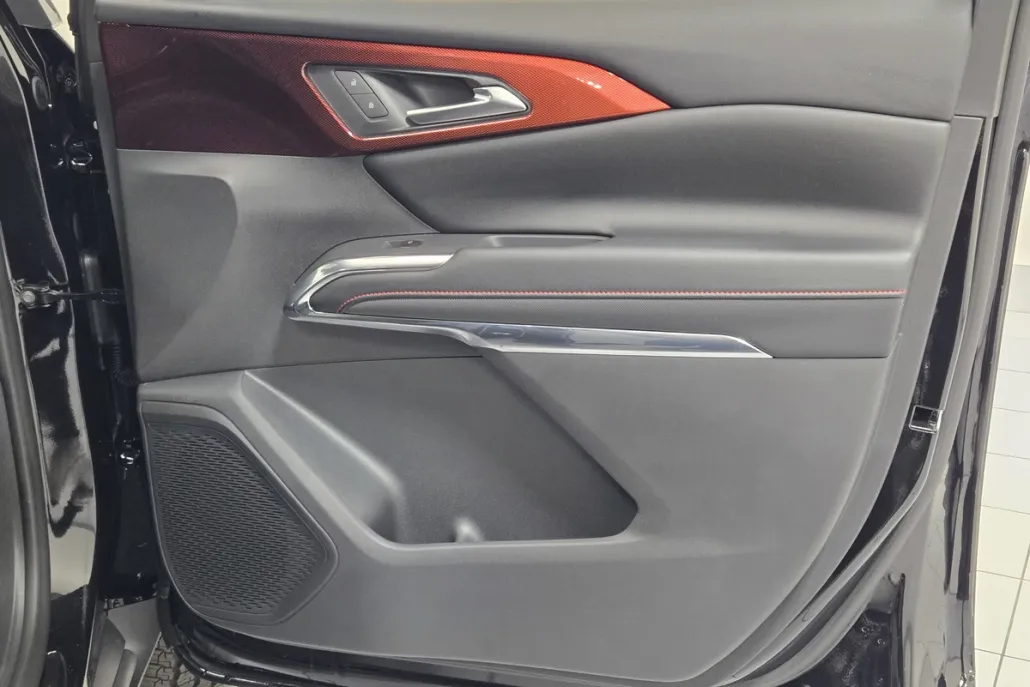 2026 Chevrolet Traverse Z71 photo 1
