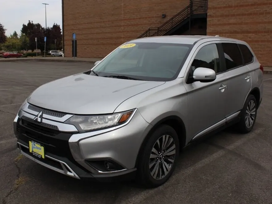 2019 Mitsubishi Outlander SE photo 1